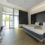 Lejlighedshotel Living 4*